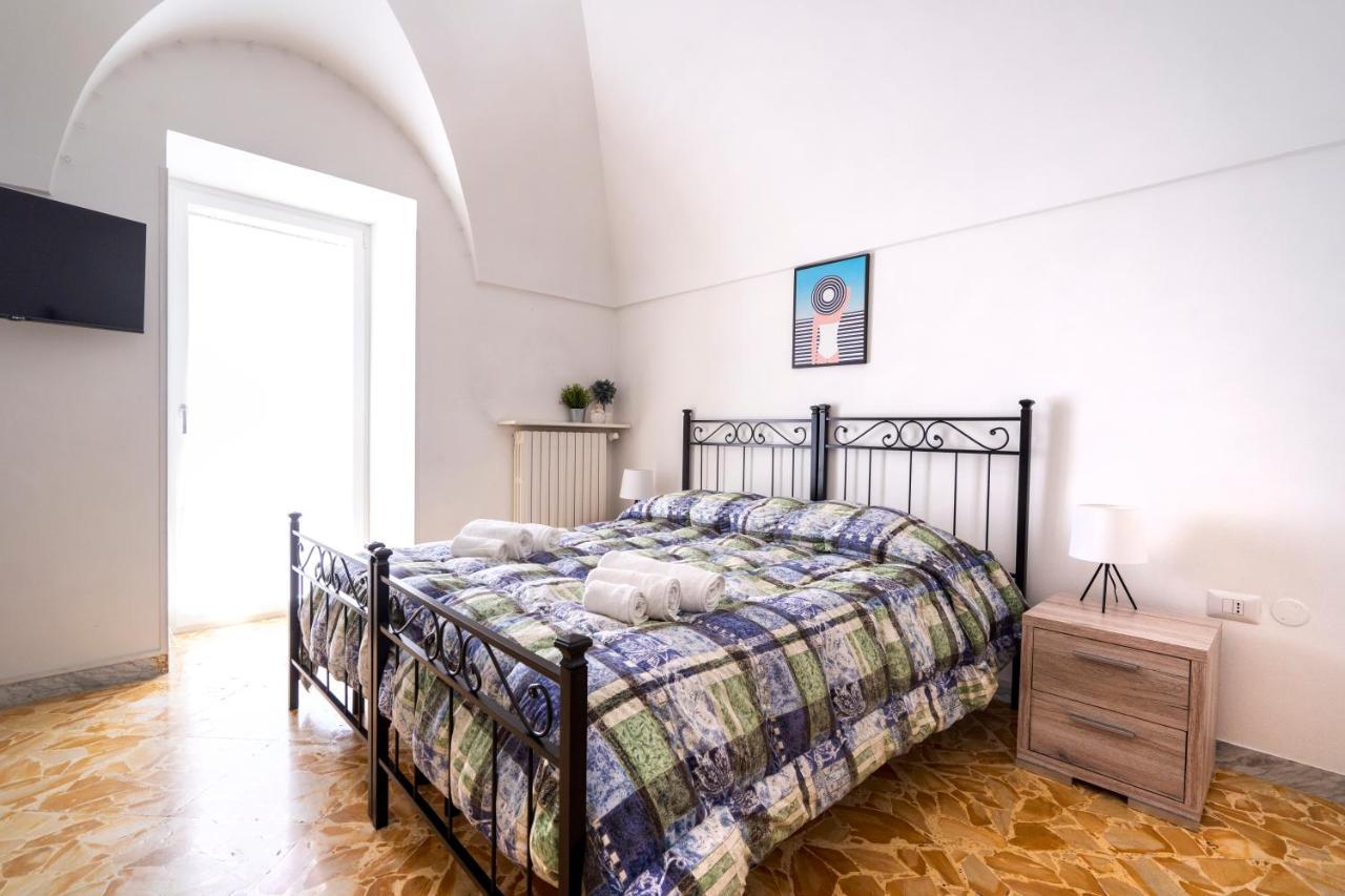 Vico II Terrace Apartment A Step From Piazza Roma Martina Franca Exterior photo